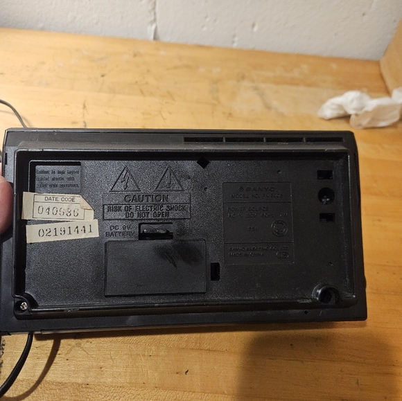 Sanyo AM/FM Radio Digital Alarm Clock RM 5008 Wood Grain Tested&Works - Picture 6 of 6